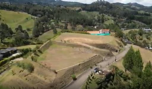 Lote en arriendo en Medellín · foto 2 de 2