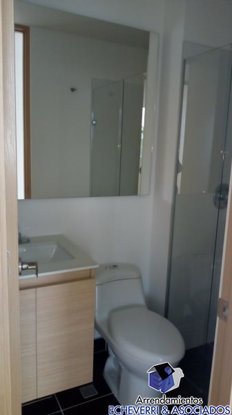 Apartamento en arriendo en Loma Del Esmeraldal, Envigado · foto 2 de 16