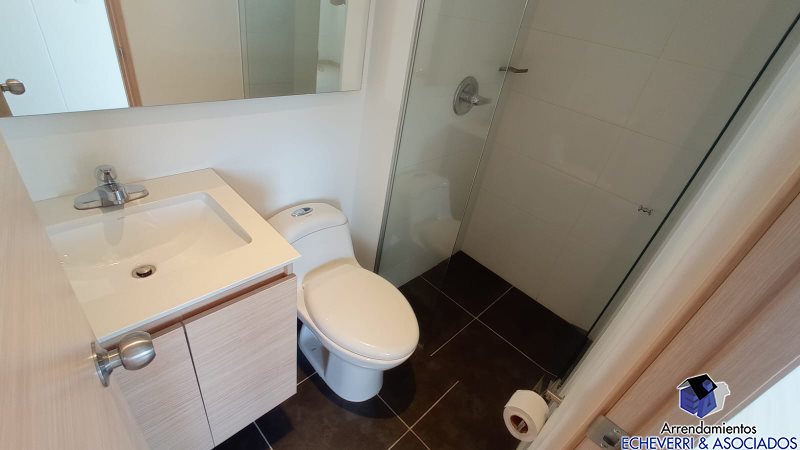 Apartamento en arriendo en Loma Del Esmeraldal, Envigado · foto 5 de 16
