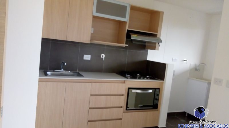 Apartamento en arriendo en Loma Del Esmeraldal, Envigado · foto 10 de 16
