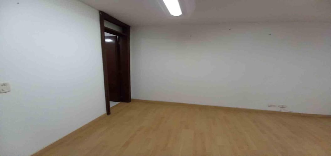 Oficina en arriendo en El Centro, Manizales, 18 m² · foto 2 de 21