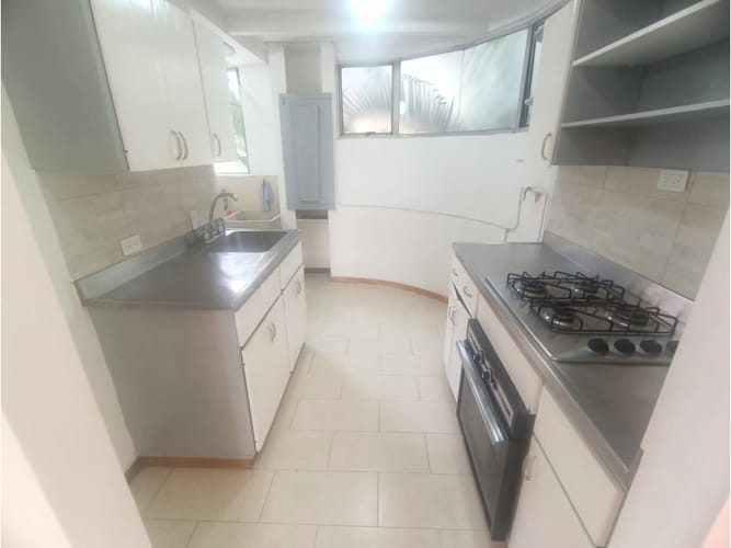 Apartamento de 2 alcobas en arriendo en Patio Bonito, Medellín, 80 m² · foto 5 de 16