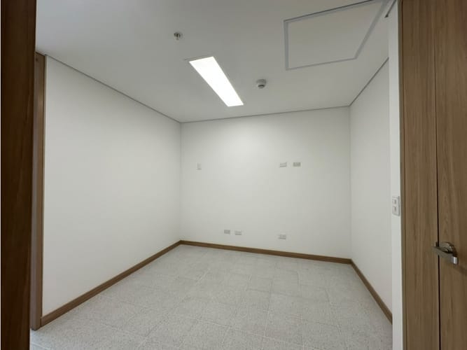 Consultorio en venta en Los Pinos, Medellín, 29 m² · foto 6 de 8