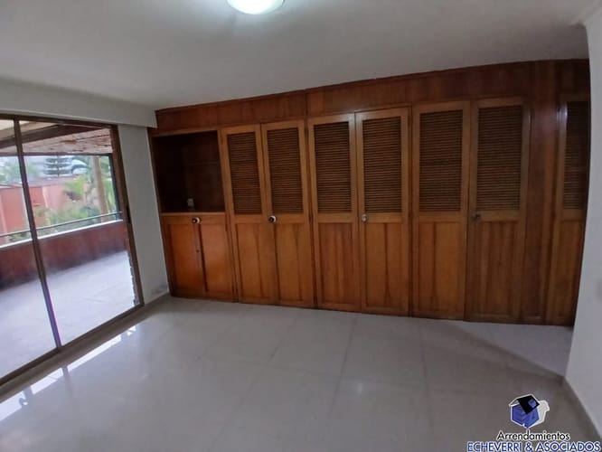 Apartamento de 4 alcobas en arriendo en Los Balsos, Medellín, 170 m² · foto 3 de 6