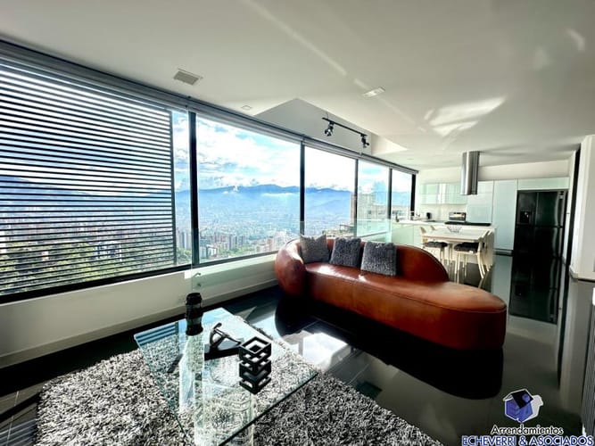 Apartamento de 2 alcobas en arriendo en El Poblado, Medellín, 260 m² · foto 2 de 14
