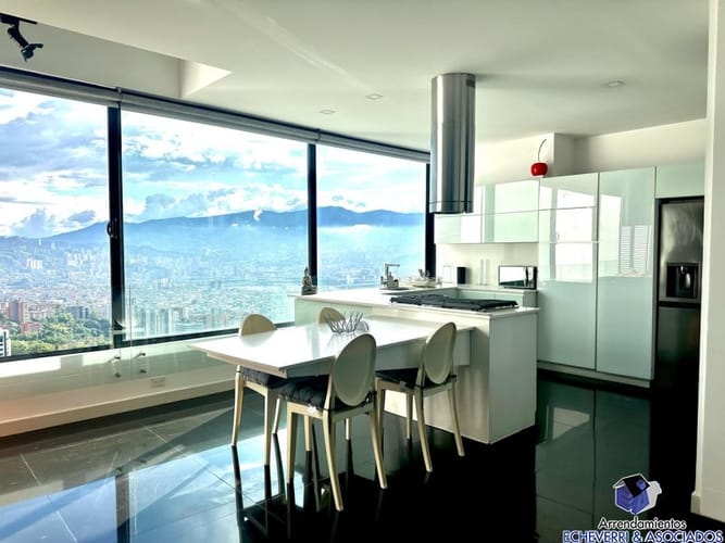 Apartamento de 2 alcobas en arriendo en El Poblado, Medellín, 260 m² · foto 3 de 14