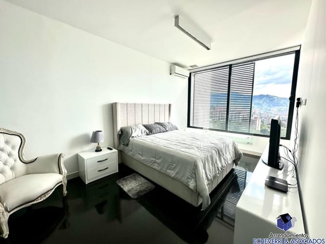 Apartamento de 2 alcobas en arriendo en El Poblado, Medellín, 260 m² · foto 9 de 14