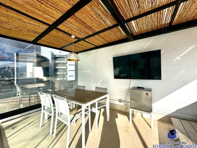 Apartamento de 2 alcobas en arriendo en El Poblado, Medellín, 260 m² · foto 12 de 14