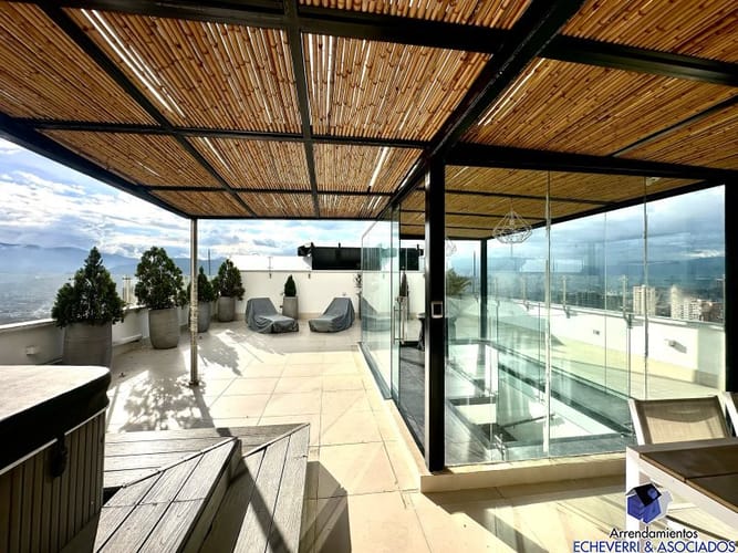 Apartamento de 2 alcobas en arriendo en El Poblado, Medellín, 260 m² · foto 13 de 14