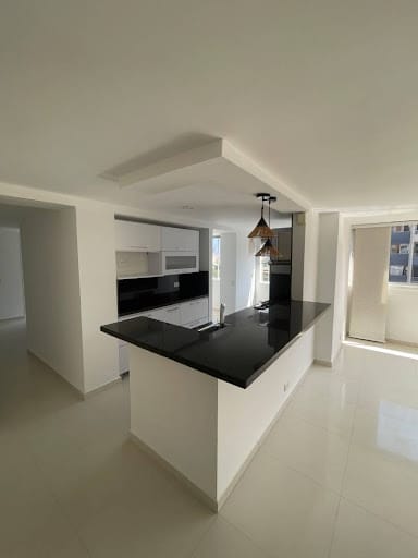 Apartamento de 3 alcobas en arriendo en Los Colores, Medellín, 110 m² · foto 2 de 18