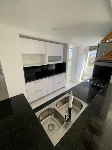 Apartamento de 3 alcobas en arriendo en Los Colores, Medellín, 110 m² · foto 3 de 18