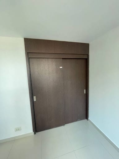 Apartamento de 3 alcobas en arriendo en Los Colores, Medellín, 110 m² · foto 5 de 18