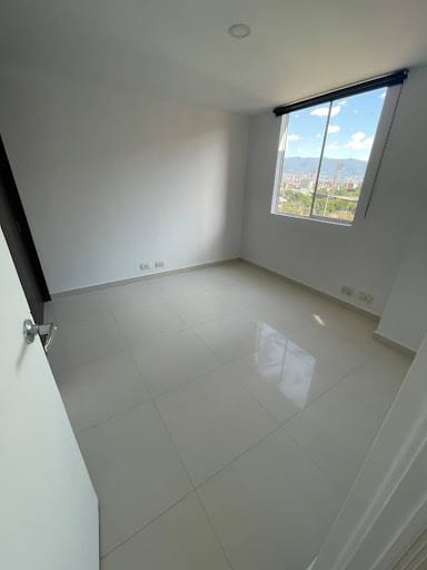 Apartamento de 3 alcobas en arriendo en Los Colores, Medellín, 110 m² · foto 6 de 18