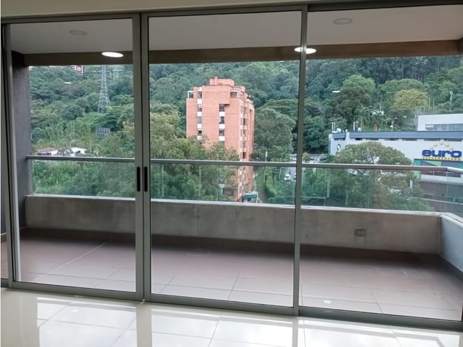 Apartamento de 3 alcobas en arriendo en Castropol, Medellín, 90 m² · foto 4 de 13