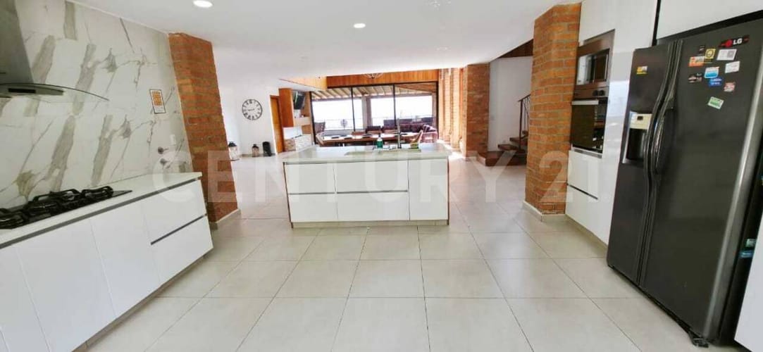 Casa de 5 alcobas en arriendo en La Mina, Envigado, 700 m² · foto 4 de 23