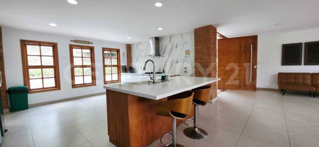 Casa de 5 alcobas en arriendo en La Mina, Envigado, 700 m² · foto 5 de 23