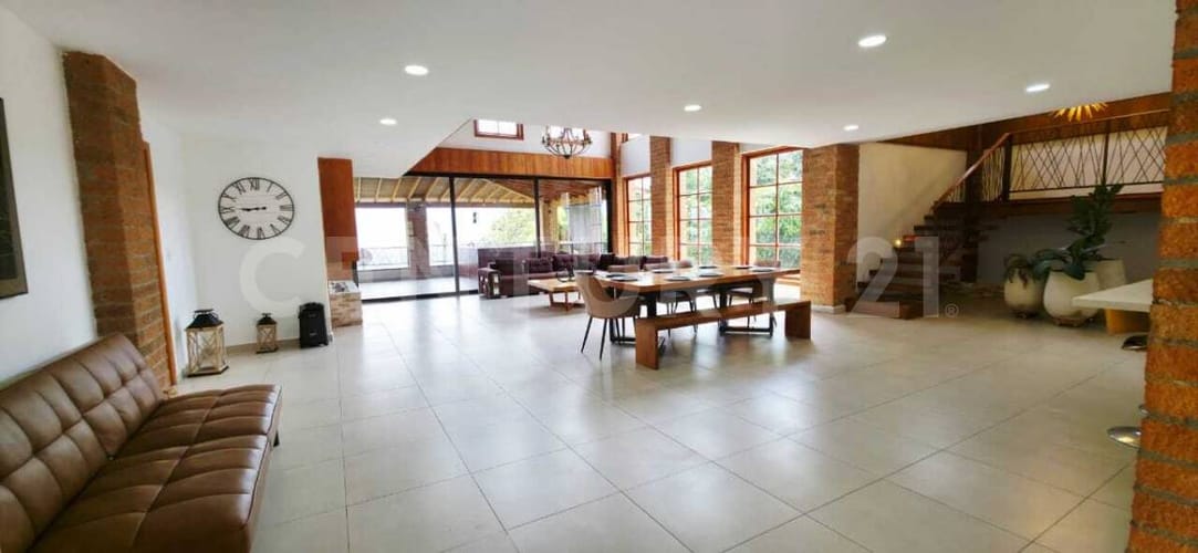 Casa de 5 alcobas en arriendo en La Mina, Envigado, 700 m² · foto 9 de 23