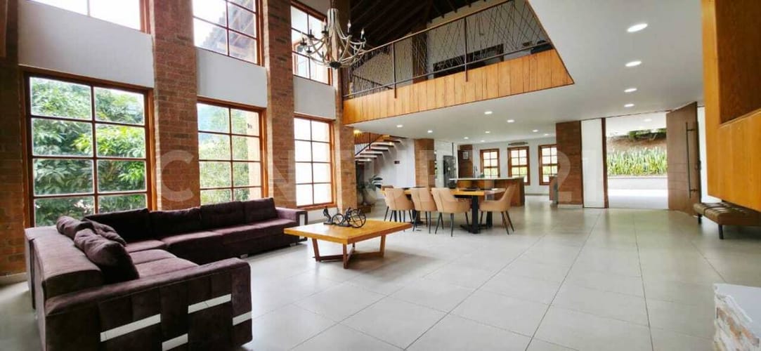 Casa de 5 alcobas en arriendo en La Mina, Envigado, 700 m² · foto 10 de 23