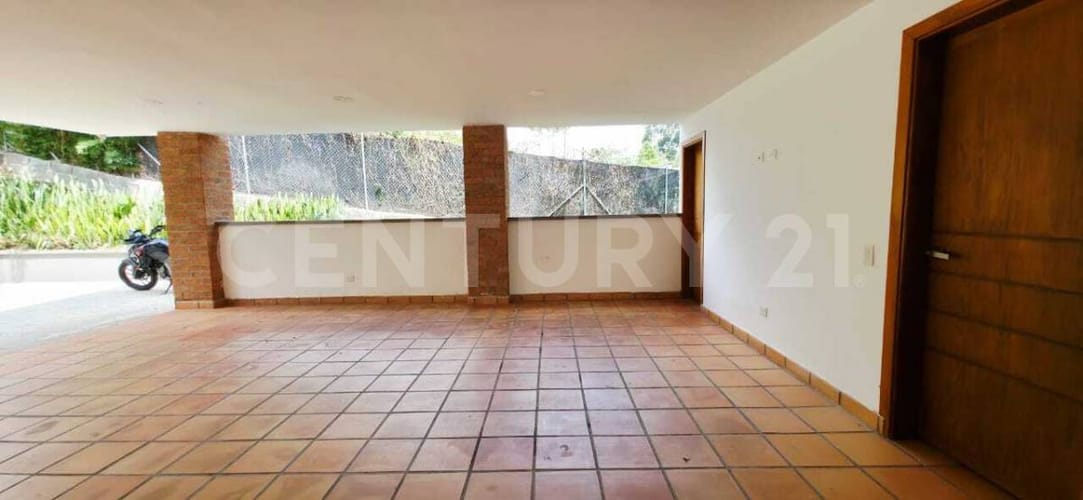 Casa de 5 alcobas en arriendo en La Mina, Envigado, 700 m² · foto 12 de 23