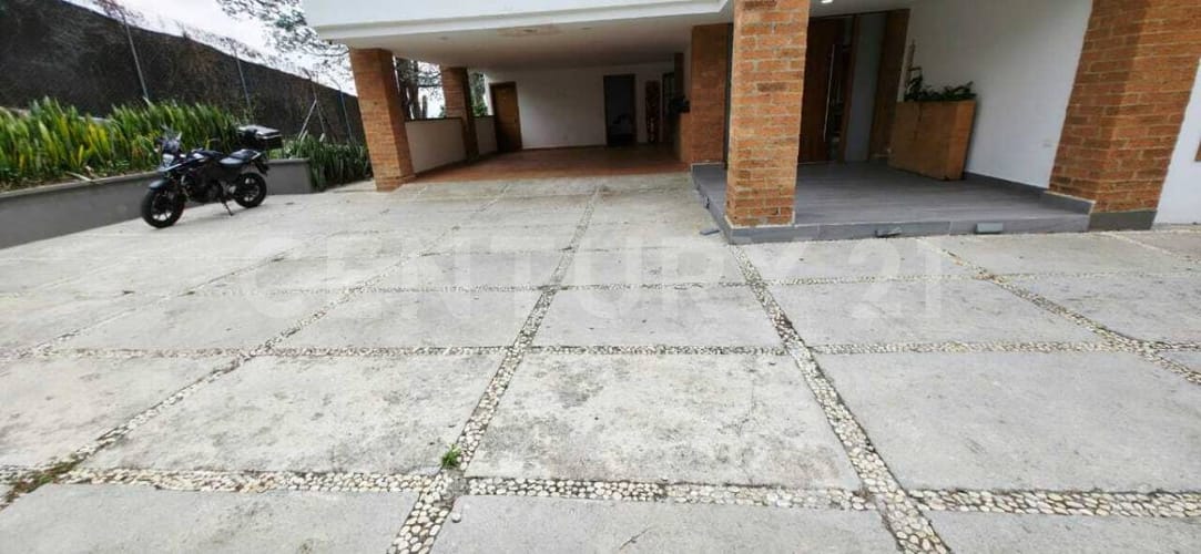 Casa de 5 alcobas en arriendo en La Mina, Envigado, 700 m² · foto 16 de 23