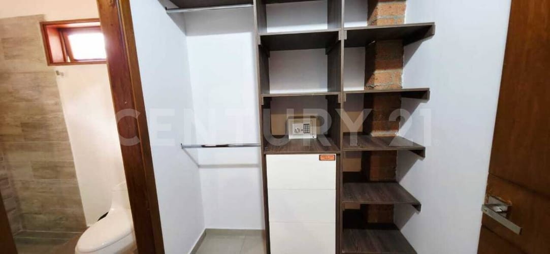 Casa de 5 alcobas en arriendo en La Mina, Envigado, 700 m² · foto 18 de 23