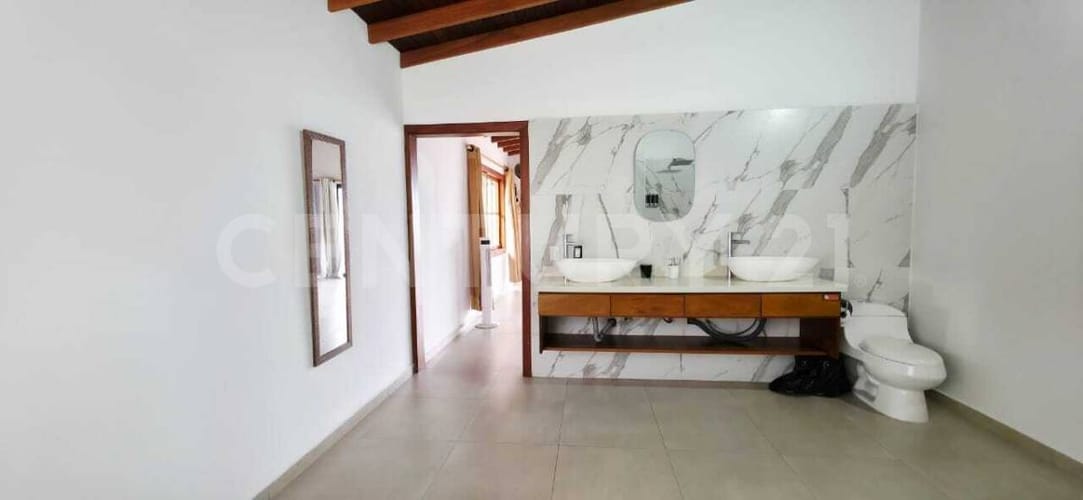 Casa de 5 alcobas en arriendo en La Mina, Envigado, 700 m² · foto 20 de 23