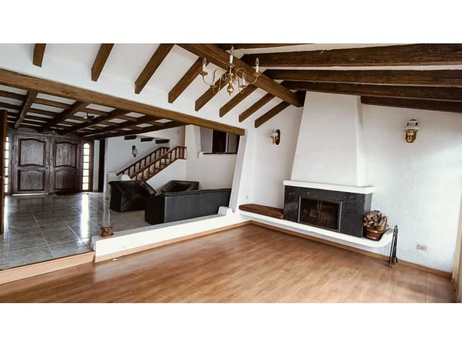 Casa de 4 alcobas en venta en Lindaraja, Bogotá, 415 m² · foto 2 de 22