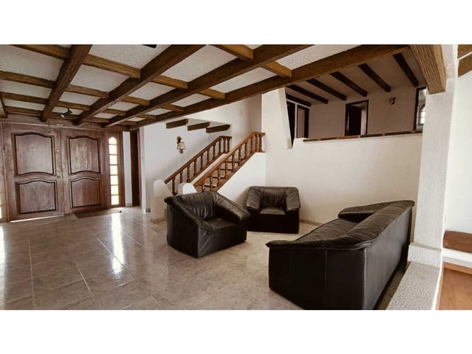 Casa de 4 alcobas en venta en Lindaraja, Bogotá, 415 m² · foto 3 de 22