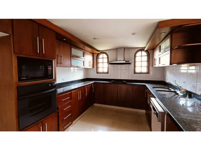 Casa de 4 alcobas en venta en Lindaraja, Bogotá, 415 m² · foto 5 de 22