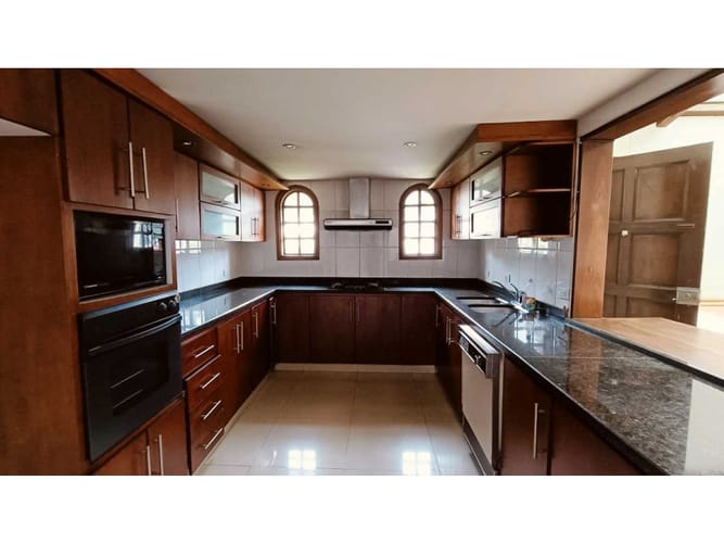 Casa de 4 alcobas en venta en Lindaraja, Bogotá, 415 m² · foto 6 de 22