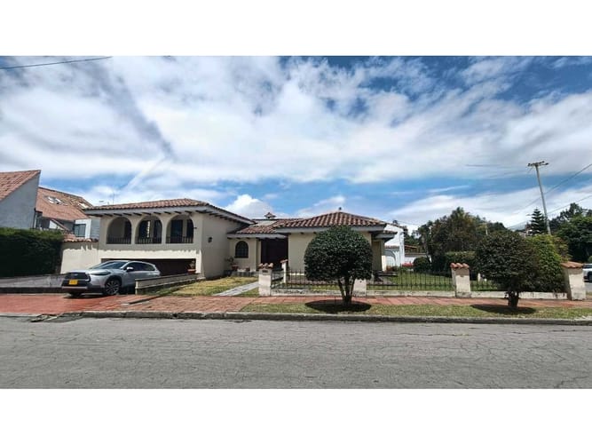 Casa de 4 alcobas en venta en Lindaraja, Bogotá, 415 m² · foto 21 de 22