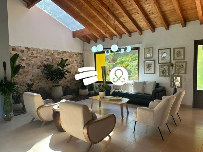 Casa de 4 alcobas en venta en Abreito, Rionegro, 350 m² · foto 2 de 12