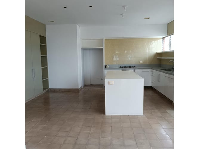 Apartamento de 3 alcobas en venta en Centenario, Cali, 300 m² · foto 6 de 22