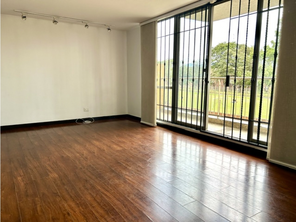 Apartamento en venta en Modelia, Bogotá · foto 2 de 24