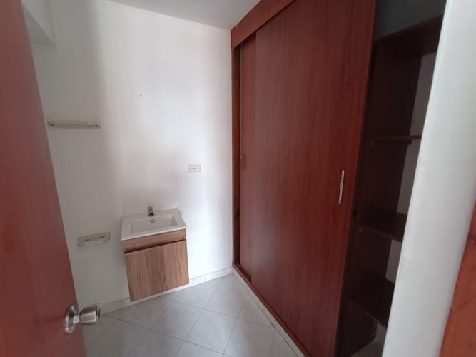 Apartamento de 2 alcobas en arriendo en Bombona, Medellín, 52 m² · foto 6 de 10