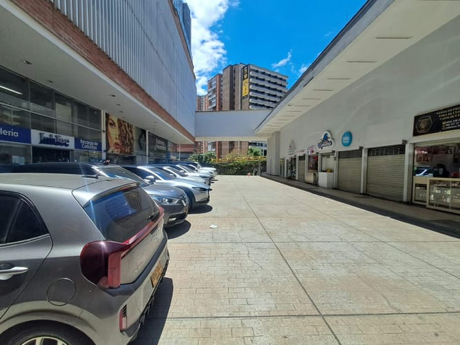 Local en venta en Monteazul, Sabaneta, 43 m² · foto 2 de 12