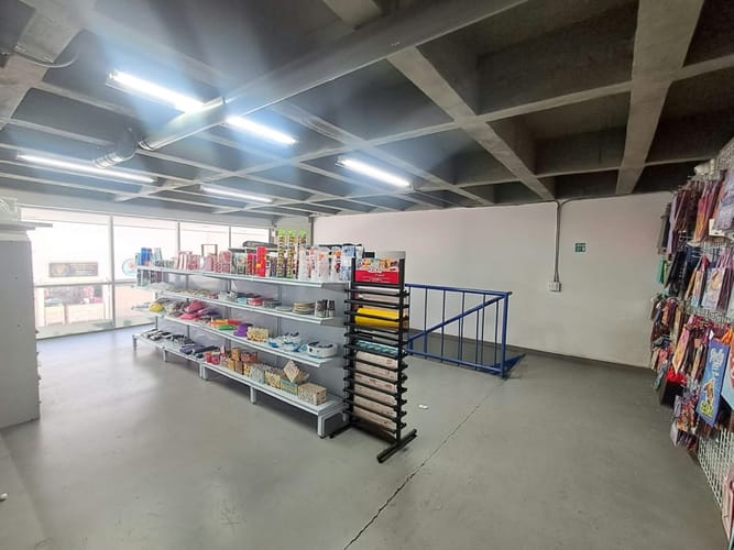 Local en venta en Monteazul, Sabaneta, 43 m² · foto 3 de 12