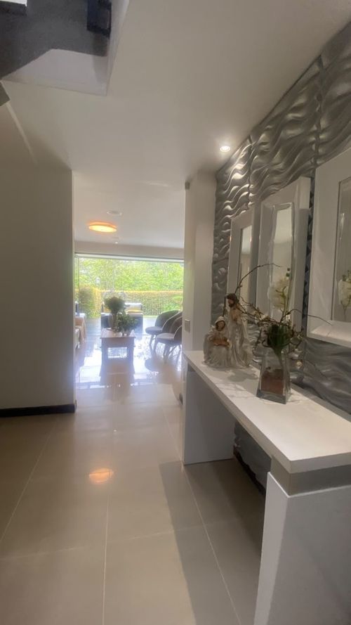 Casa de 3 alcobas en venta en Monte Verdi, Envigado, 249 m² · foto 5 de 24