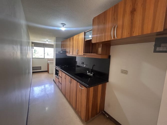 Apartamento de 3 alcobas en venta en Loma De Los Bernal, Medellín, 96 m² · foto 6 de 21