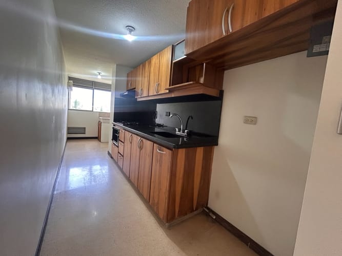 Apartamento de 3 alcobas en venta en Loma De Los Bernal, Medellín, 96 m² · foto 7 de 21