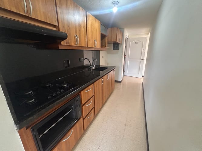 Apartamento de 3 alcobas en venta en Loma De Los Bernal, Medellín, 96 m² · foto 8 de 21