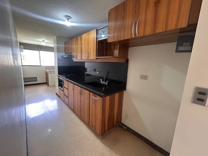 Apartamento de 3 alcobas en venta en Loma De Los Bernal, Medellín, 96 m² · foto 10 de 21