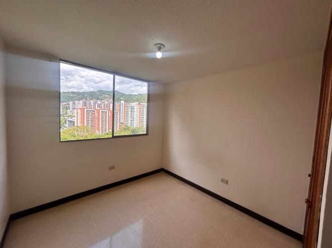 Apartamento de 3 alcobas en venta en Loma De Los Bernal, Medellín, 96 m² · foto 16 de 21