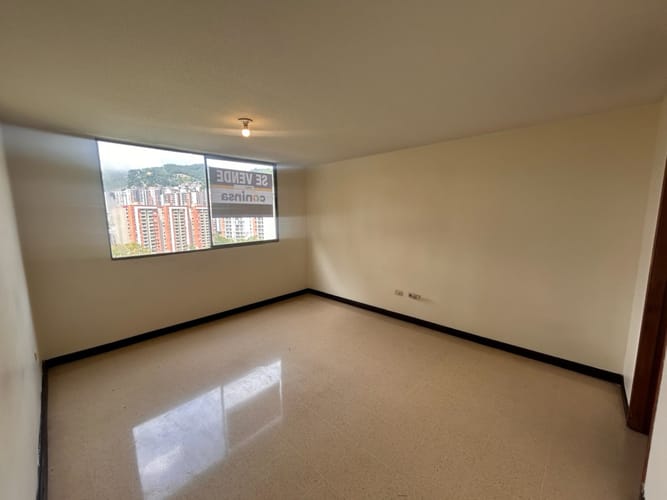 Apartamento de 3 alcobas en venta en Loma De Los Bernal, Medellín, 96 m² · foto 18 de 21