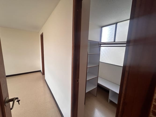 Apartamento de 3 alcobas en venta en Loma De Los Bernal, Medellín, 96 m² · foto 19 de 21