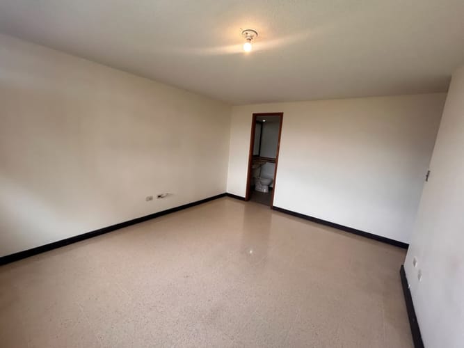 Apartamento de 3 alcobas en venta en Loma De Los Bernal, Medellín, 96 m² · foto 20 de 21