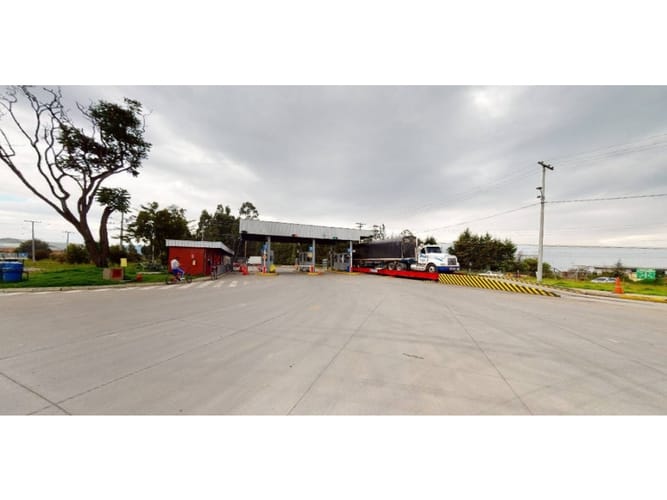 Bodega en arriendo en Boyero, Madrid, 3437 m² · foto 2 de 4
