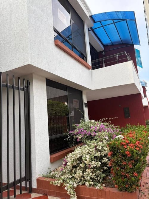 Casa de 3 alcobas en venta en Girardot, Girardot, 156 m² · foto 2 de 24