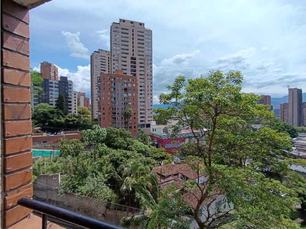 Apartamento en venta en El Poblado, Medellín · foto 2 de 21