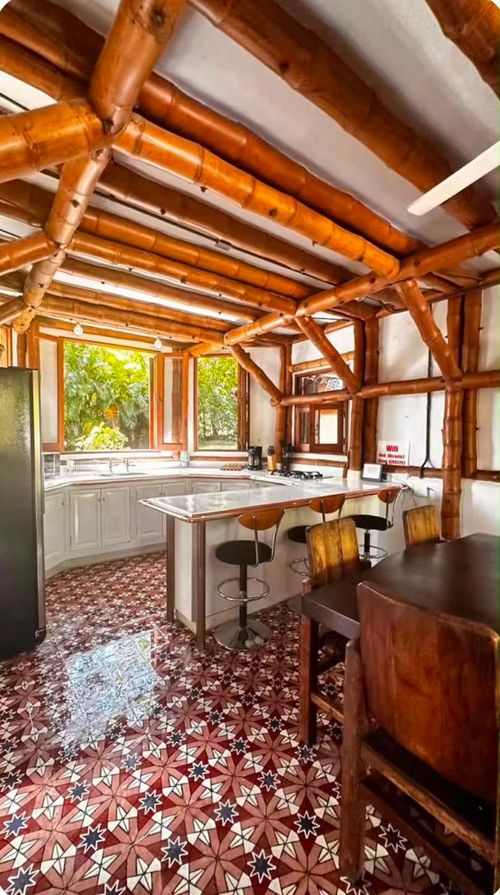 Casa de 5 alcobas en arriendo en Ricaurte, 650 m² · foto 3 de 20